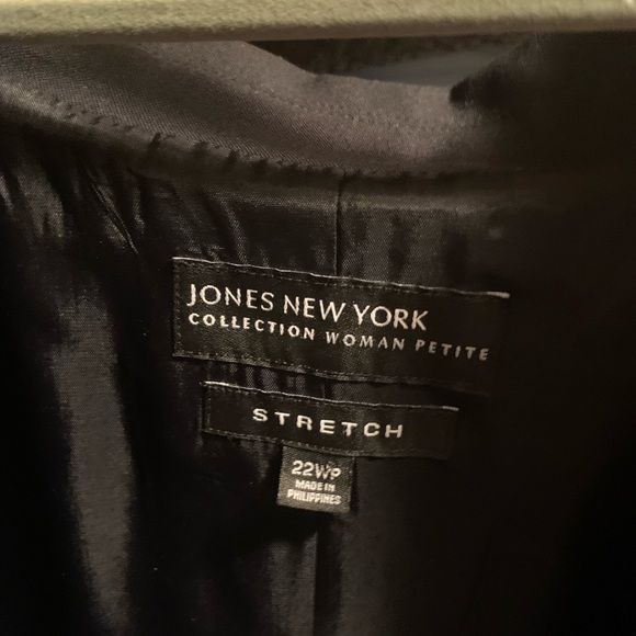Jones New York Black Two Button Blazer size 22W Petite - Picture 3 of 8